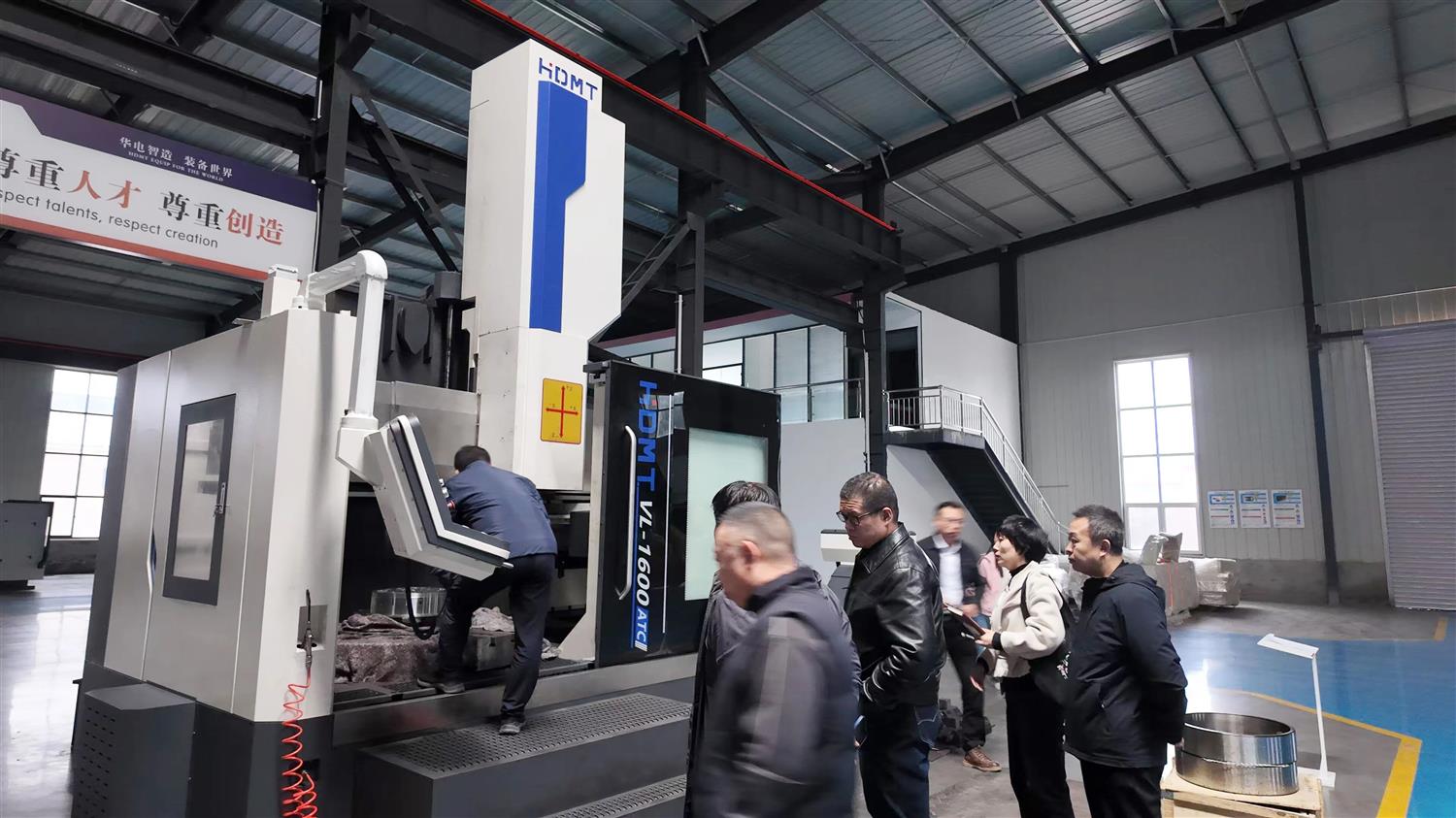 河北机电职业技术学院与华电数控联手，突破机床核心精度技术瓶颈